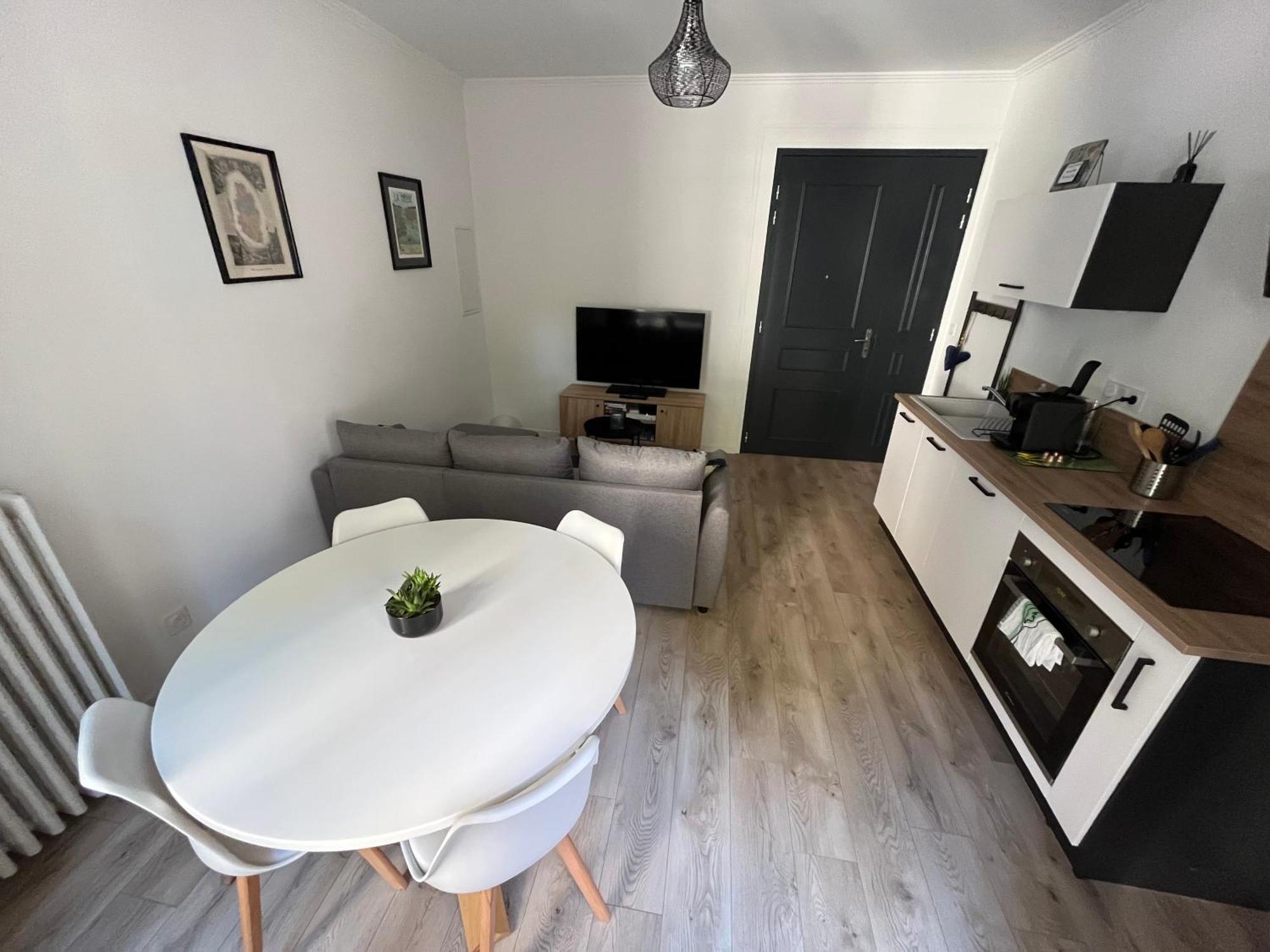 La Cour du Prince: Cozy Ground Floor with Terrace Near Station Verdun-sur-Meuse Exterior photo